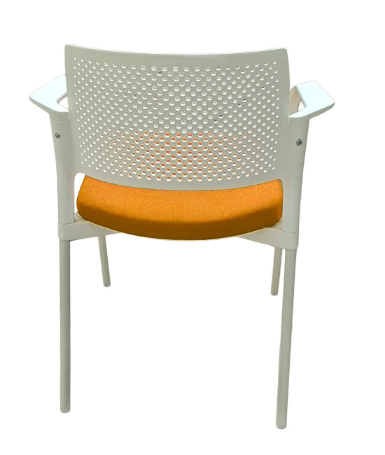 Silla de polipropileno, tapizada, KYROS CON  BRAZOS. Mejor calidad y precio