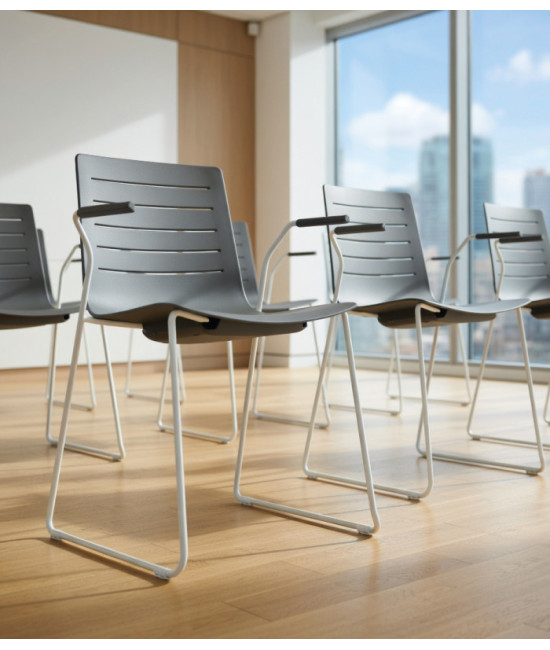 Silla confidente de polipropileno con brazos Skim, Silla de base patín