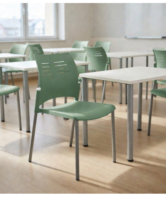 Cadeira SPACIO em polipropileno. Cadeira leve e resistente.