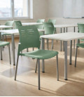 Cadeira SPACIO em polipropileno. Cadeira leve e resistente.