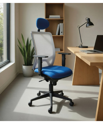 Sillón de oficina respaldo de malla y asiento tapizado en textil.