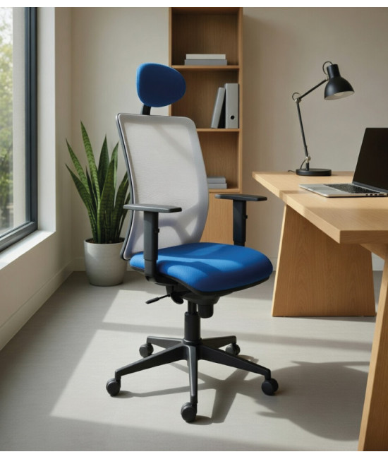 Sillón de oficina respaldo de malla y asiento tapizado en textil.