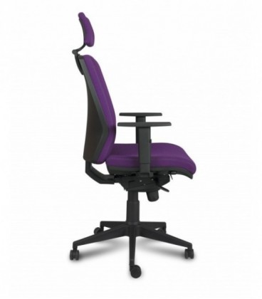 Sillón de oficina, de respaldo alto, con cabezal, tapizado en textil de calidad.