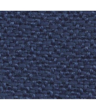 Sillón de líneas estilizadas y modernas, acolchado y tapizado en textil Basic.